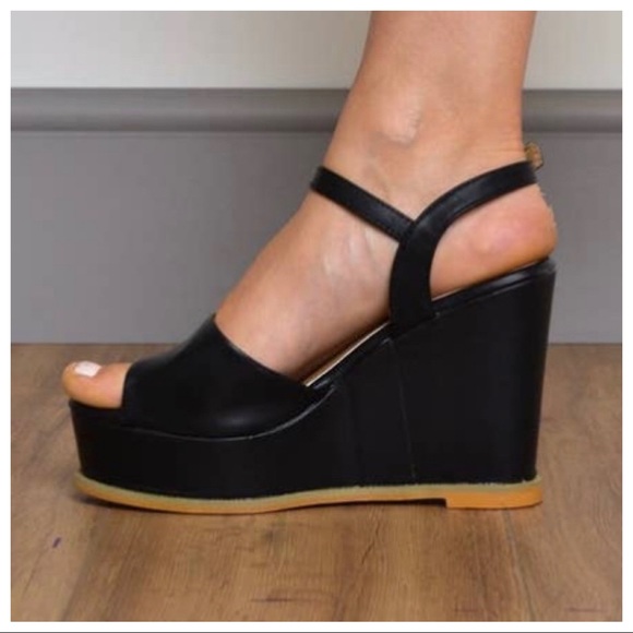 Fabulous comfortable Black Wedge heels Sandals - Picture 3 of 4